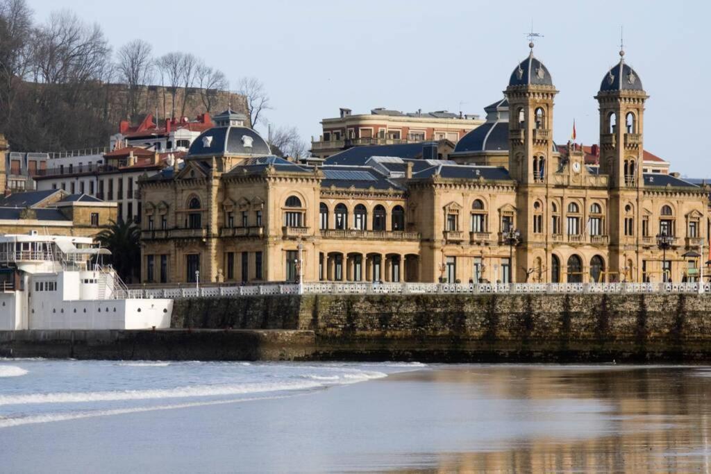 New Gorgeous Central Apartment - Beachfront - 3 Bd San Sebastián Eksteriør billede
