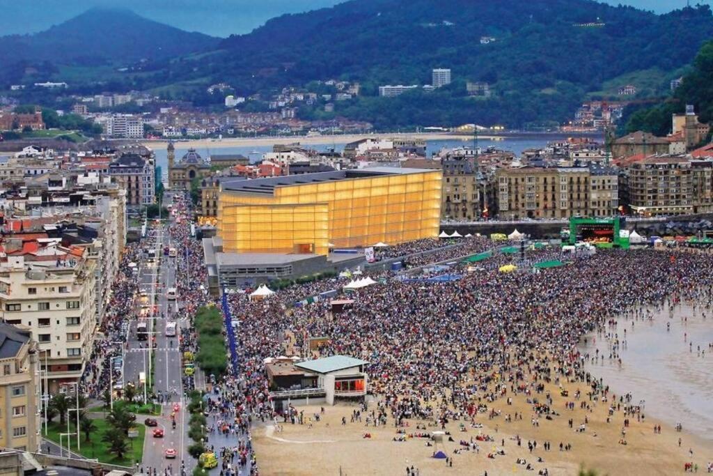 New Gorgeous Central Apartment - Beachfront - 3 Bd San Sebastián Eksteriør billede