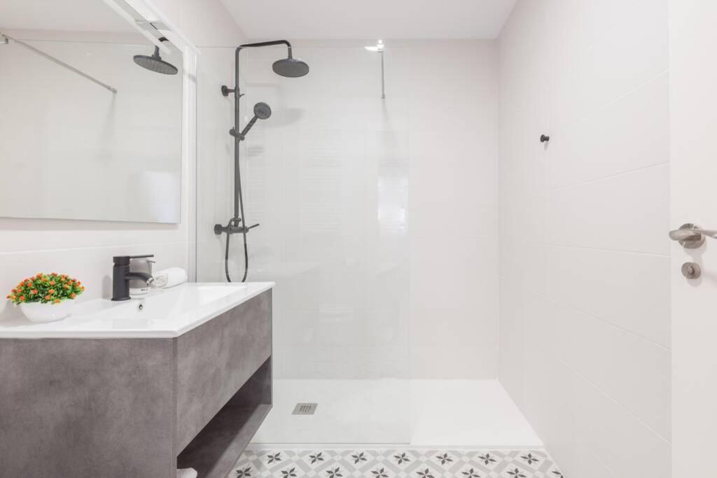 New Gorgeous Central Apartment - Beachfront - 3 Bd San Sebastián Eksteriør billede